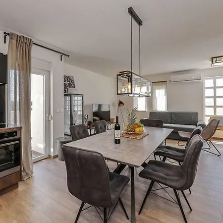 Jimmy Villa Starigrad Paklenica