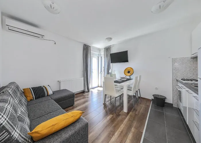 Jimmy * Стариград-Пакленица