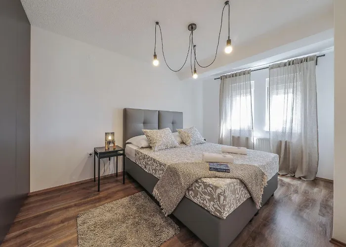 Jimmy Стариград-Пакленица