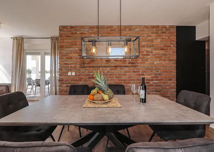 Jimmy * Стариград-Пакленица